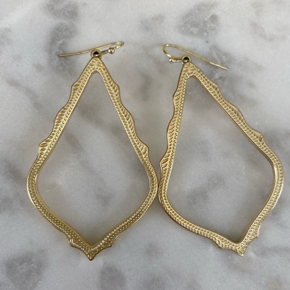 Kendra Scott Sophee earrings. Gold - Picture 5 of 6